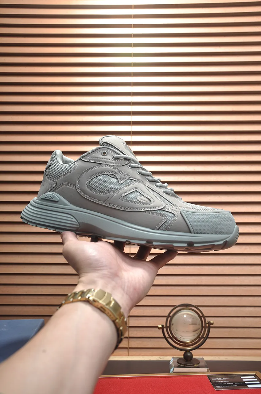 Men's men's shoes 💰: 540💶 (top original order) Brand: Dior (Dior) Standard code: Men's code 38-44 (45 customized) Grade: Same style as the official website Material: Top original cowhide stitched together Original wear-resistant and lightweight outsole Style category: Fashionable casual shoes Distinguished luxury brand elements top luxury Color: Real picture color